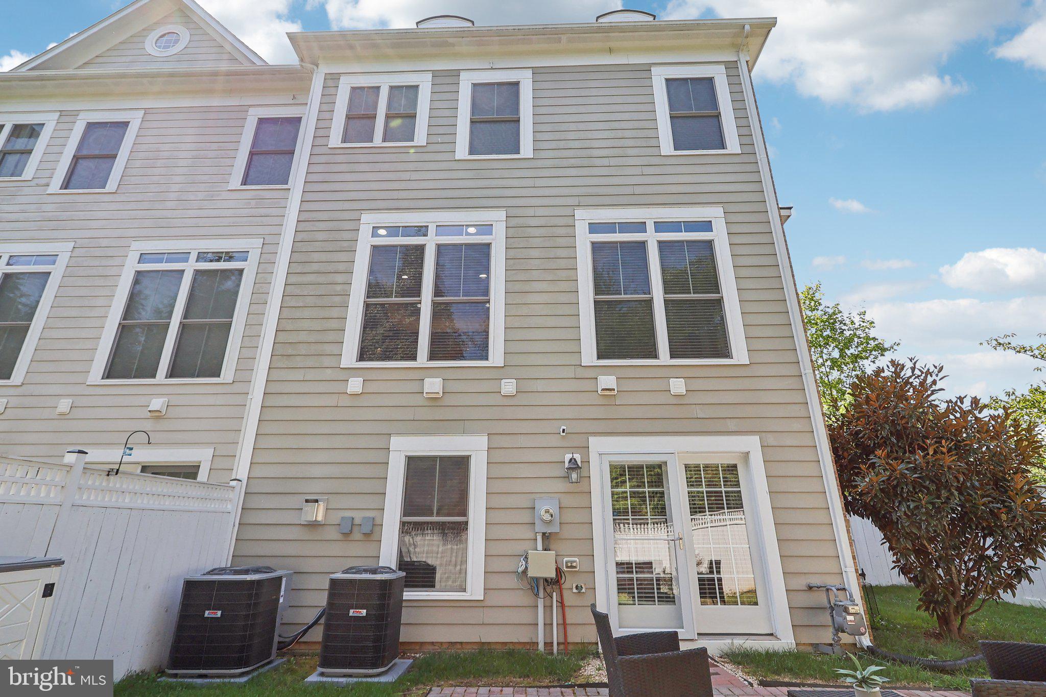 519 Hollingsworth Ter