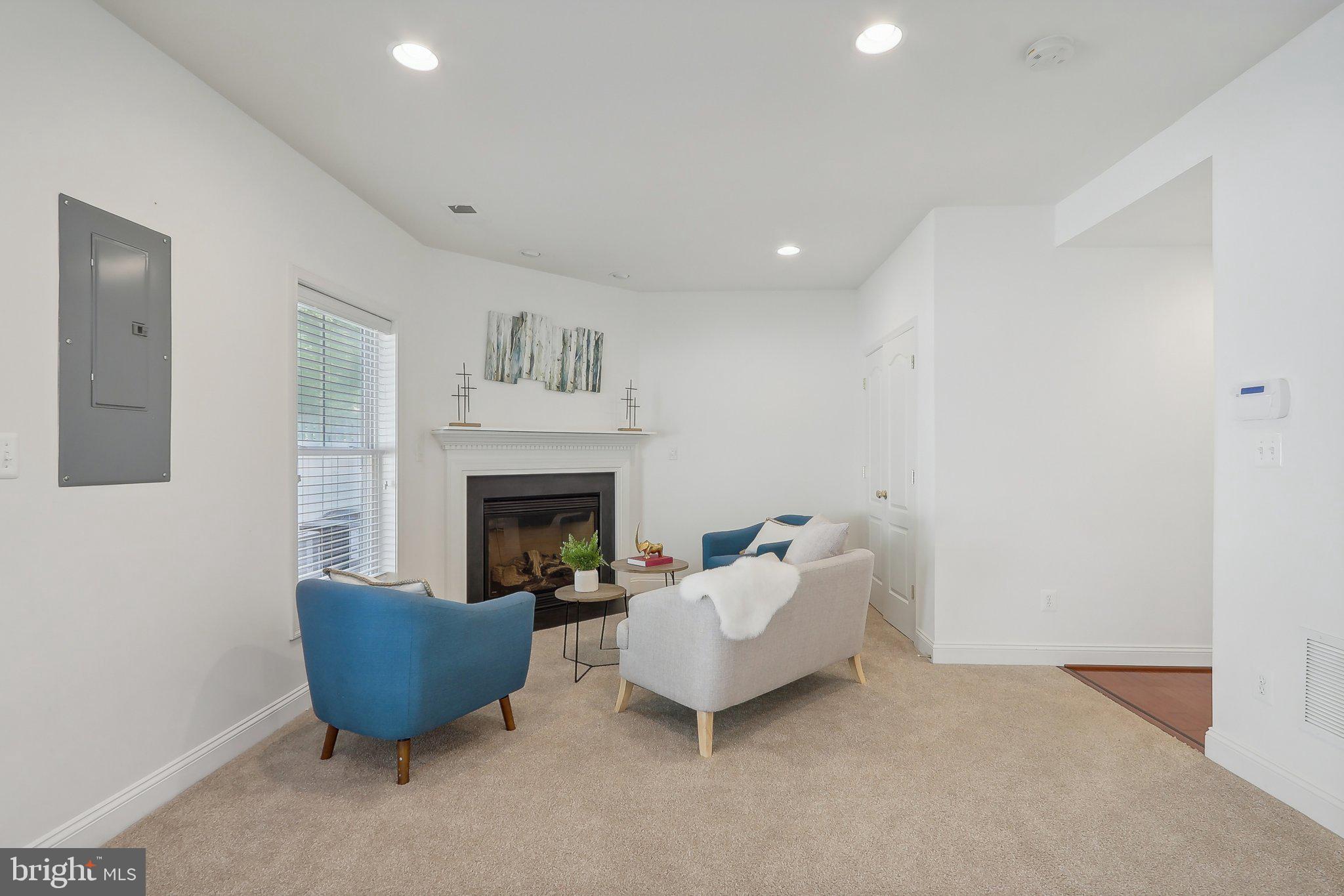 519 Hollingsworth Ter