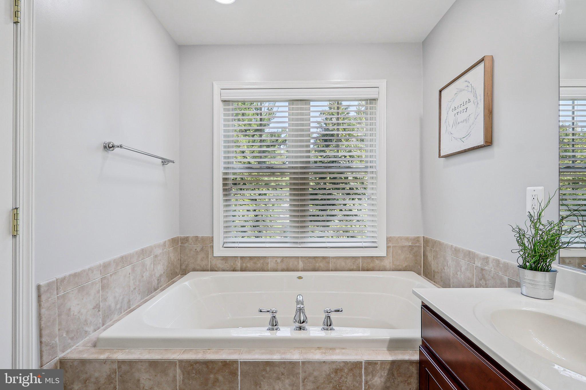 519 Hollingsworth Ter