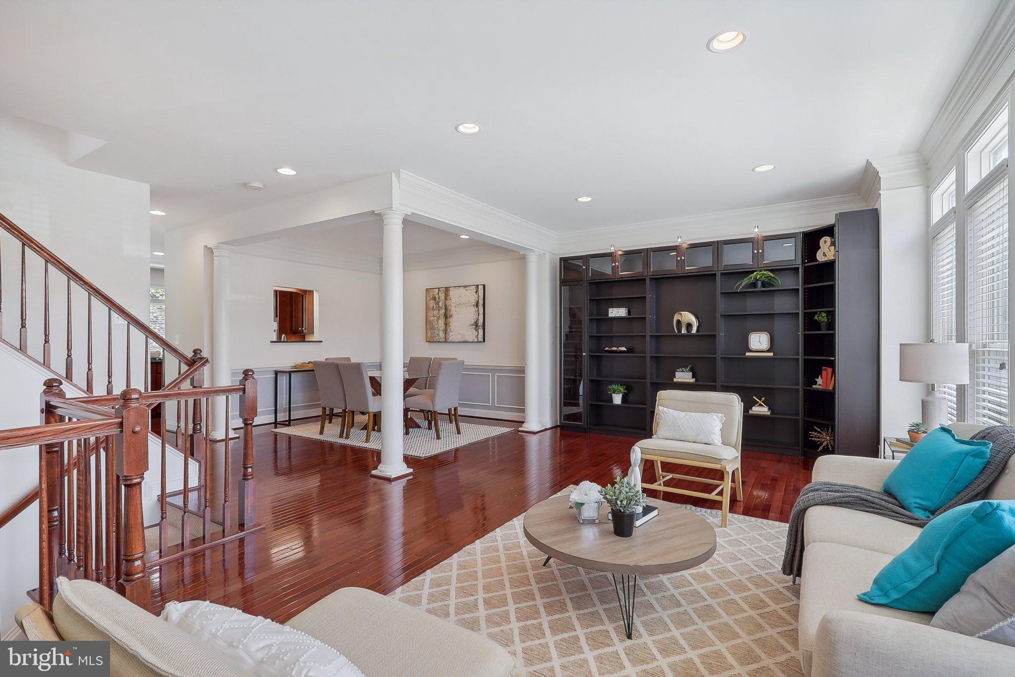 519 Hollingsworth Ter