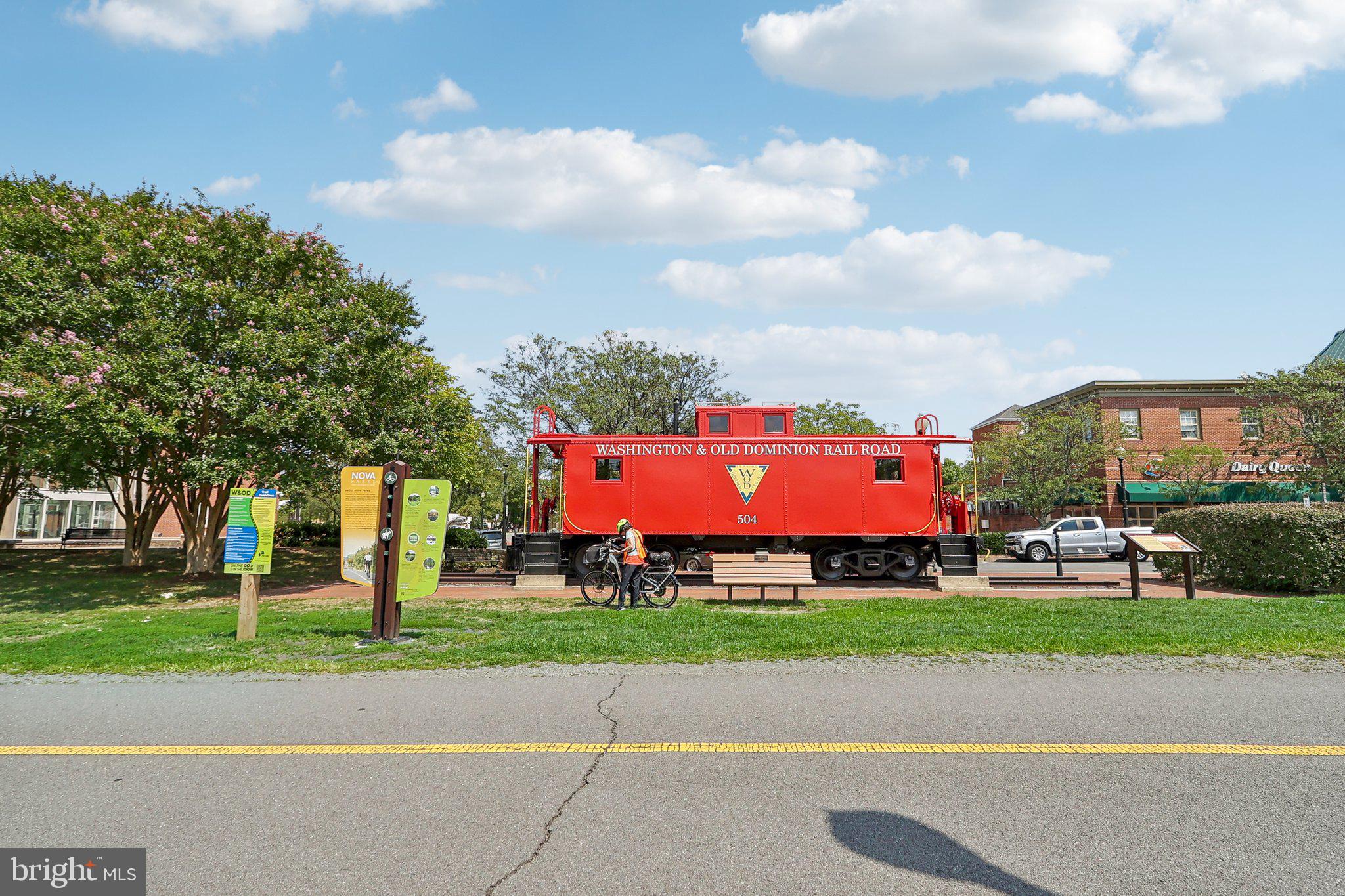 519 Hollingsworth Ter