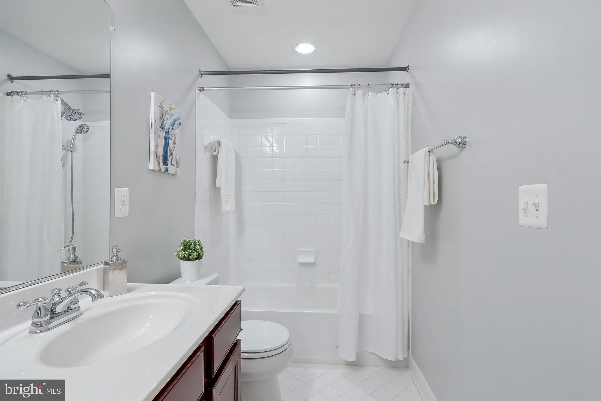 519 Hollingsworth Ter