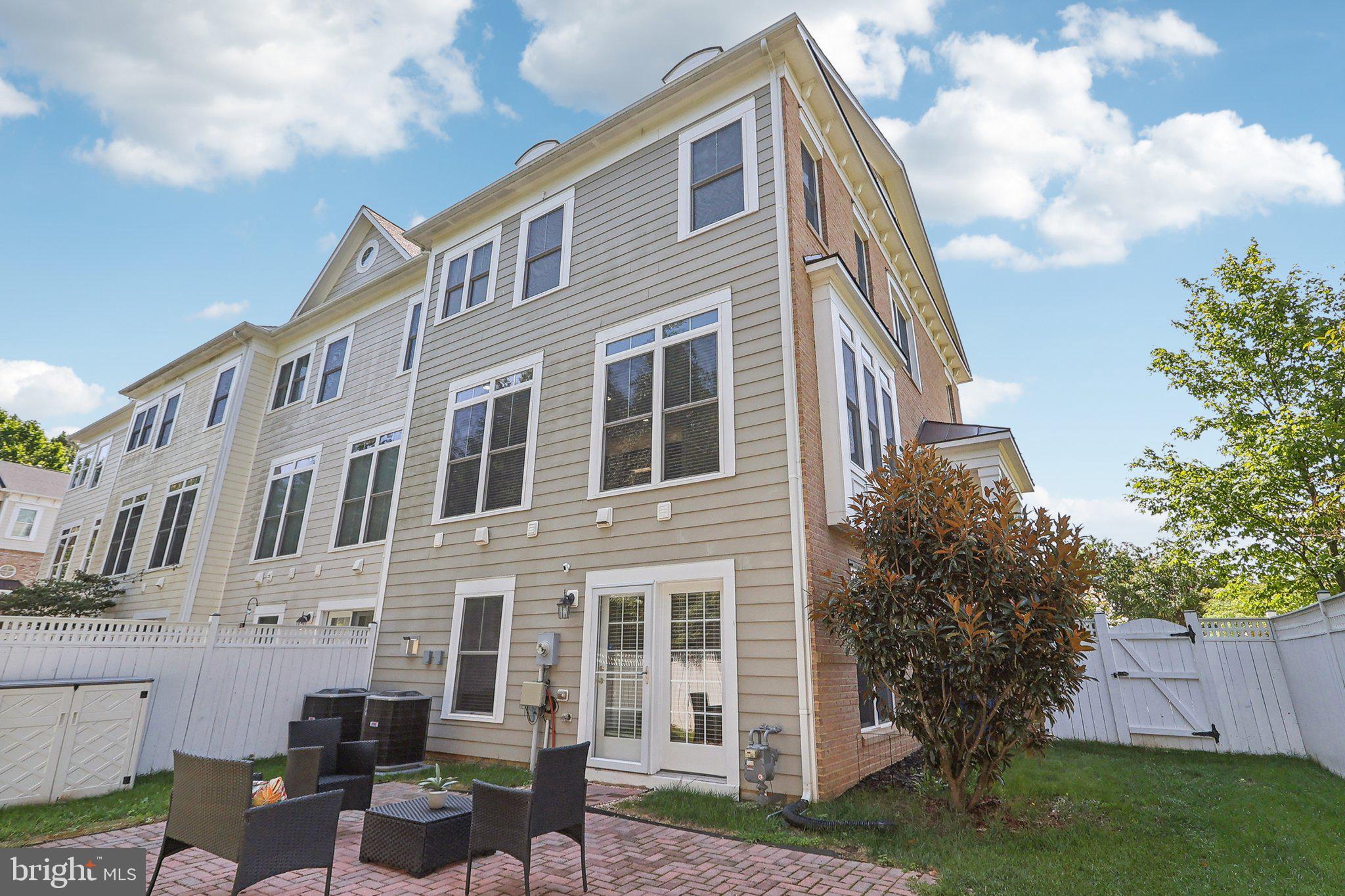 519 Hollingsworth Ter