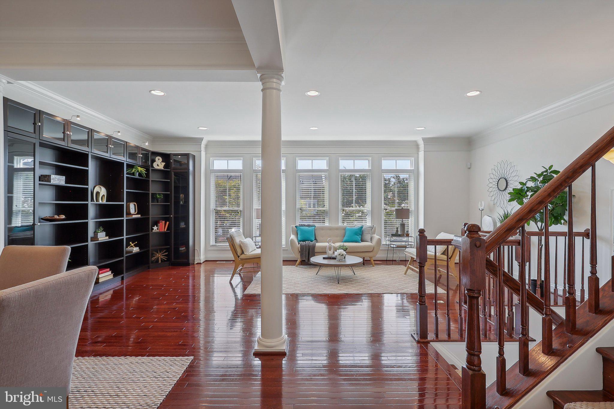 519 Hollingsworth Ter