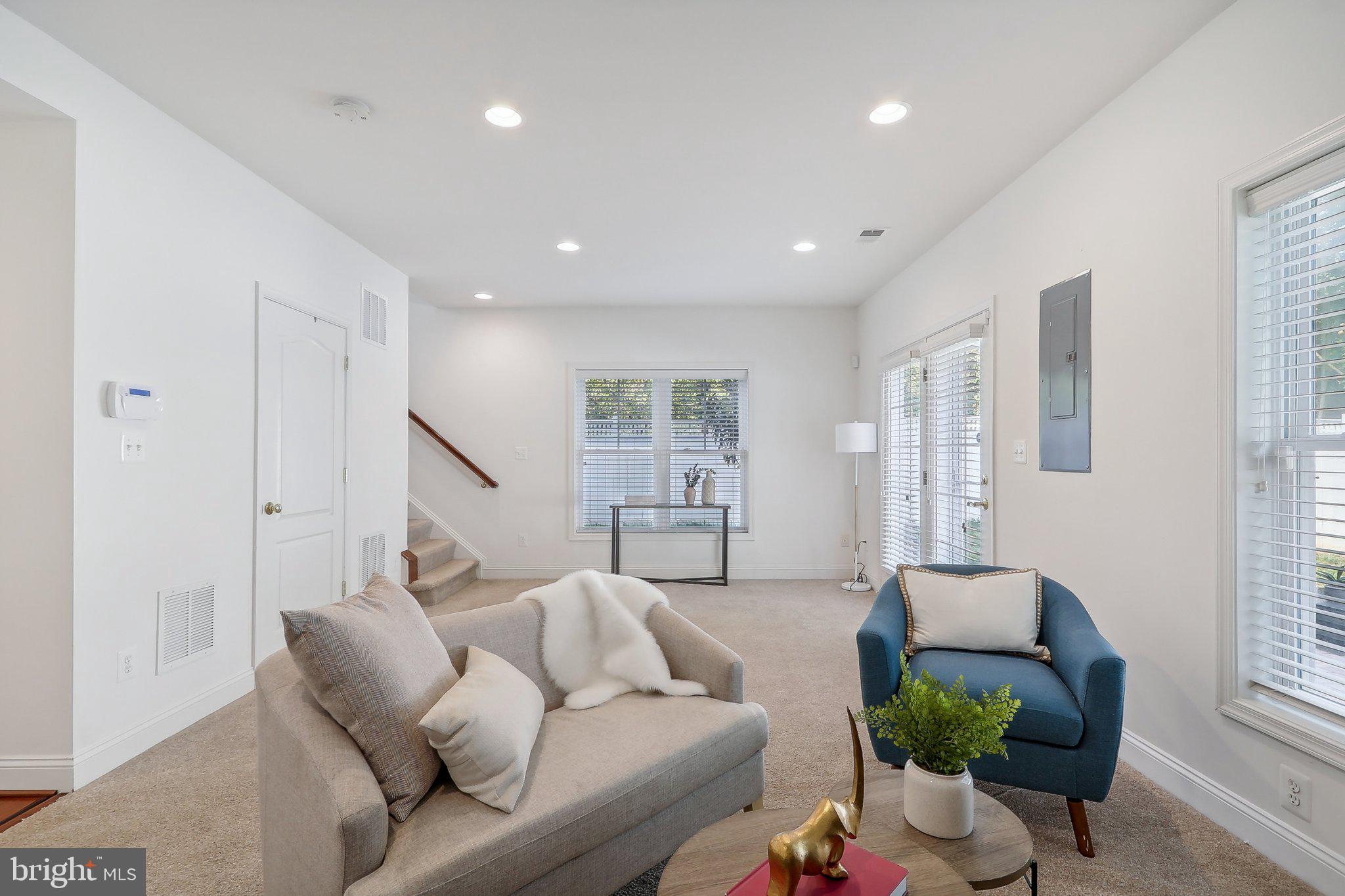 519 Hollingsworth Ter