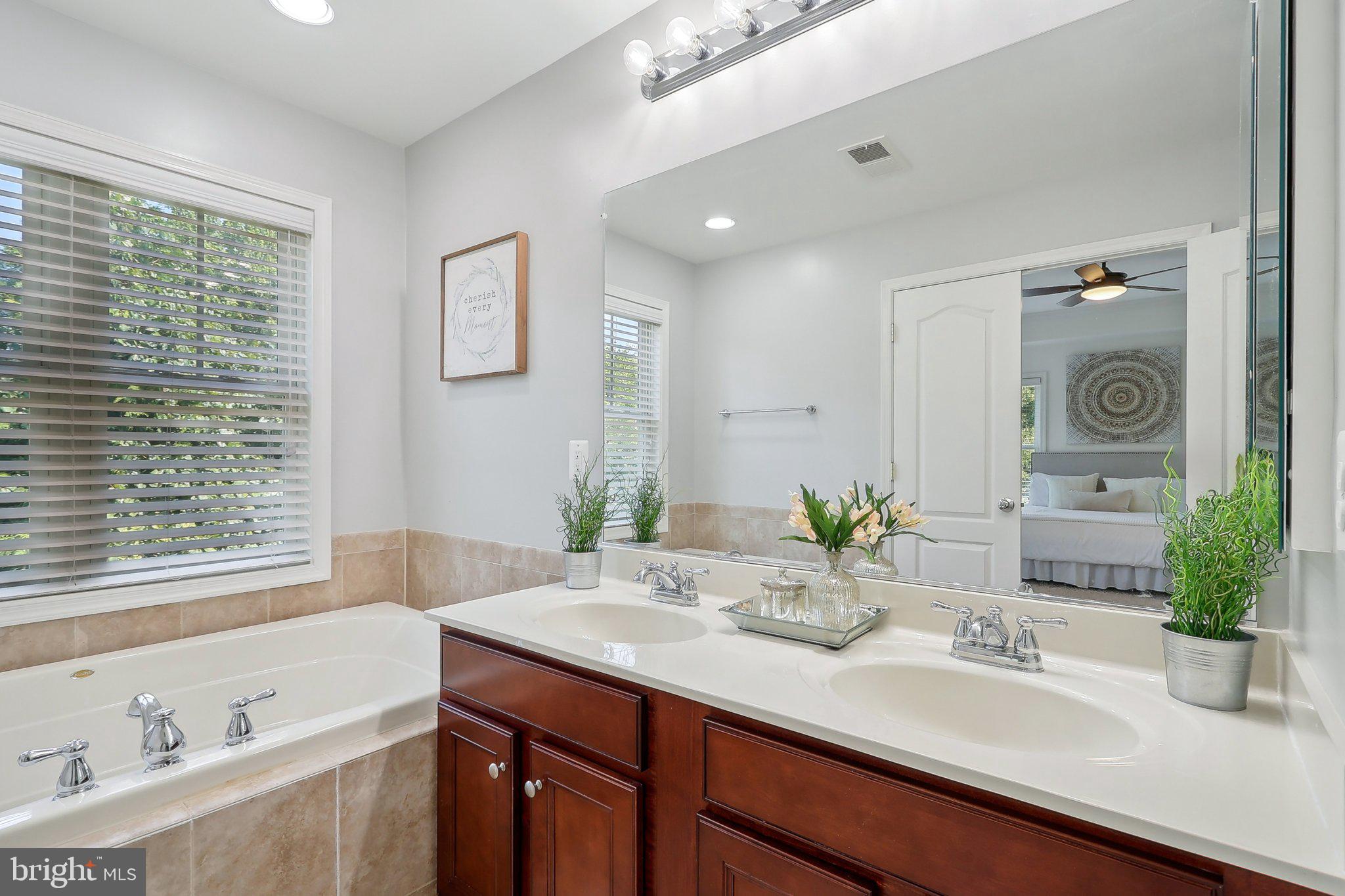 519 Hollingsworth Ter