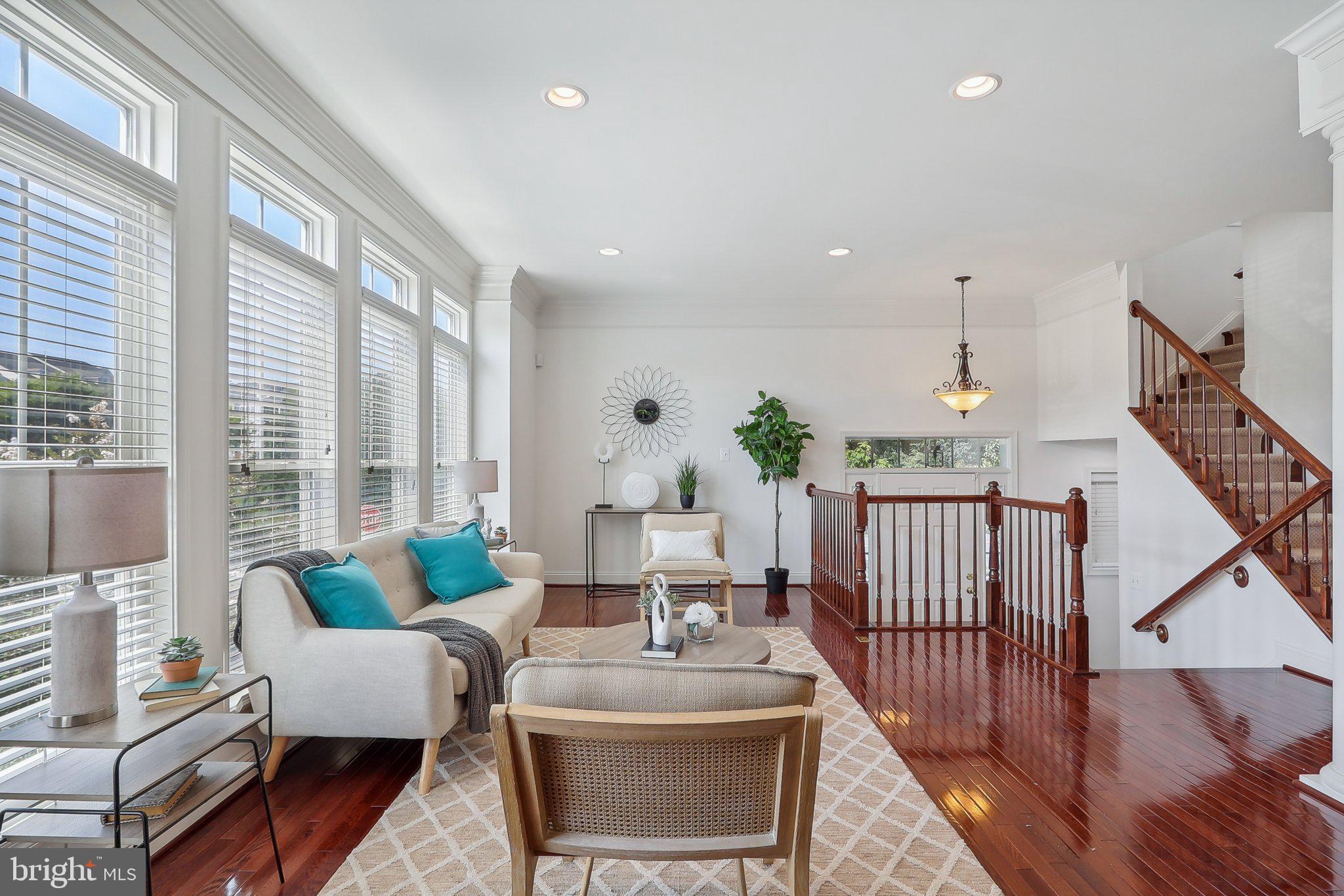 519 Hollingsworth Ter