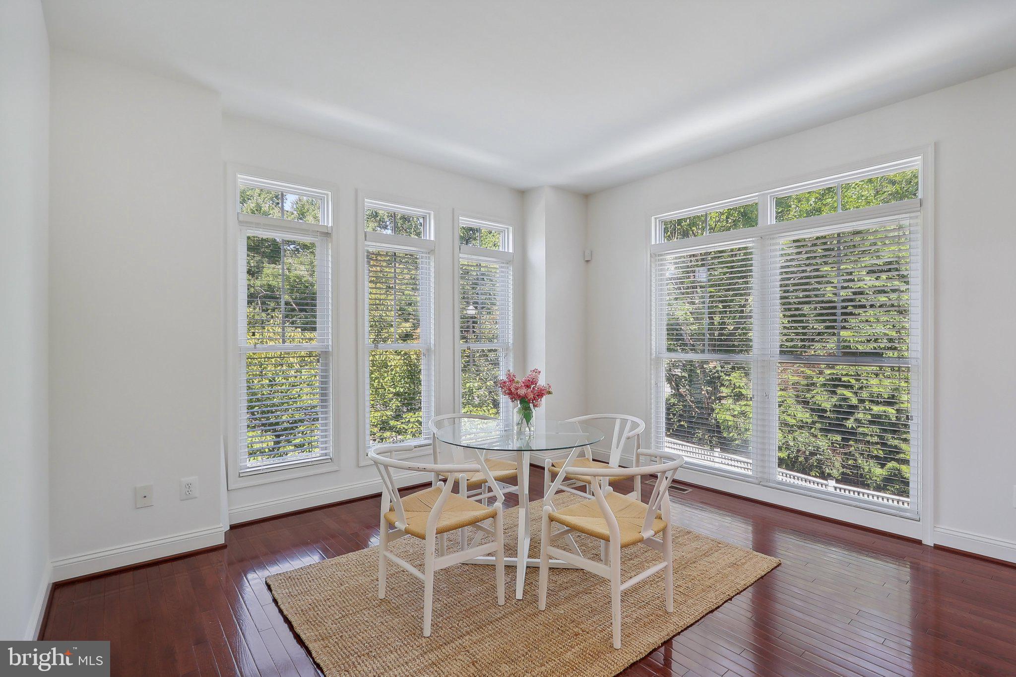 519 Hollingsworth Ter