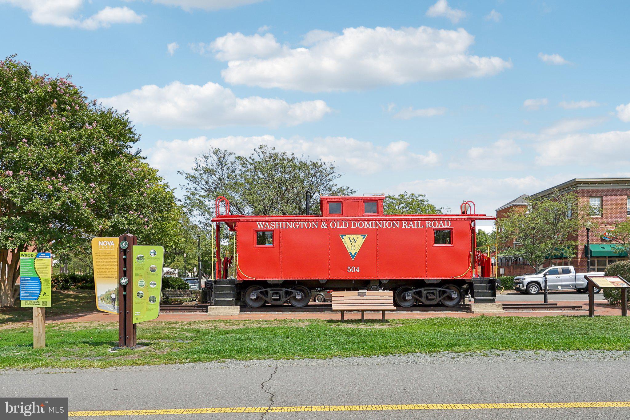 519 Hollingsworth Ter