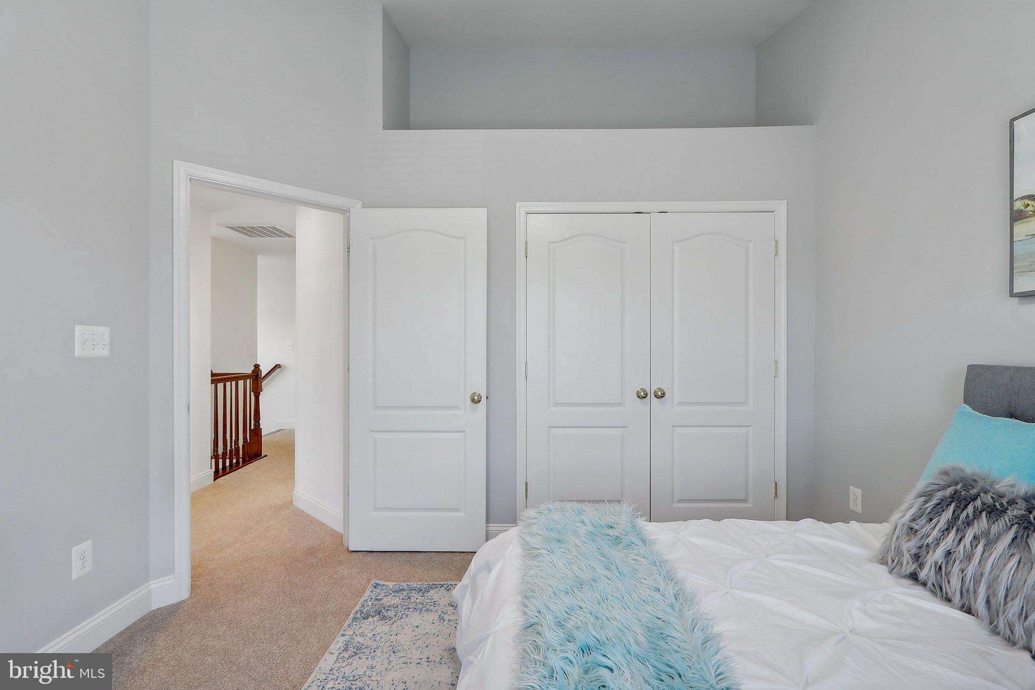 519 Hollingsworth Ter