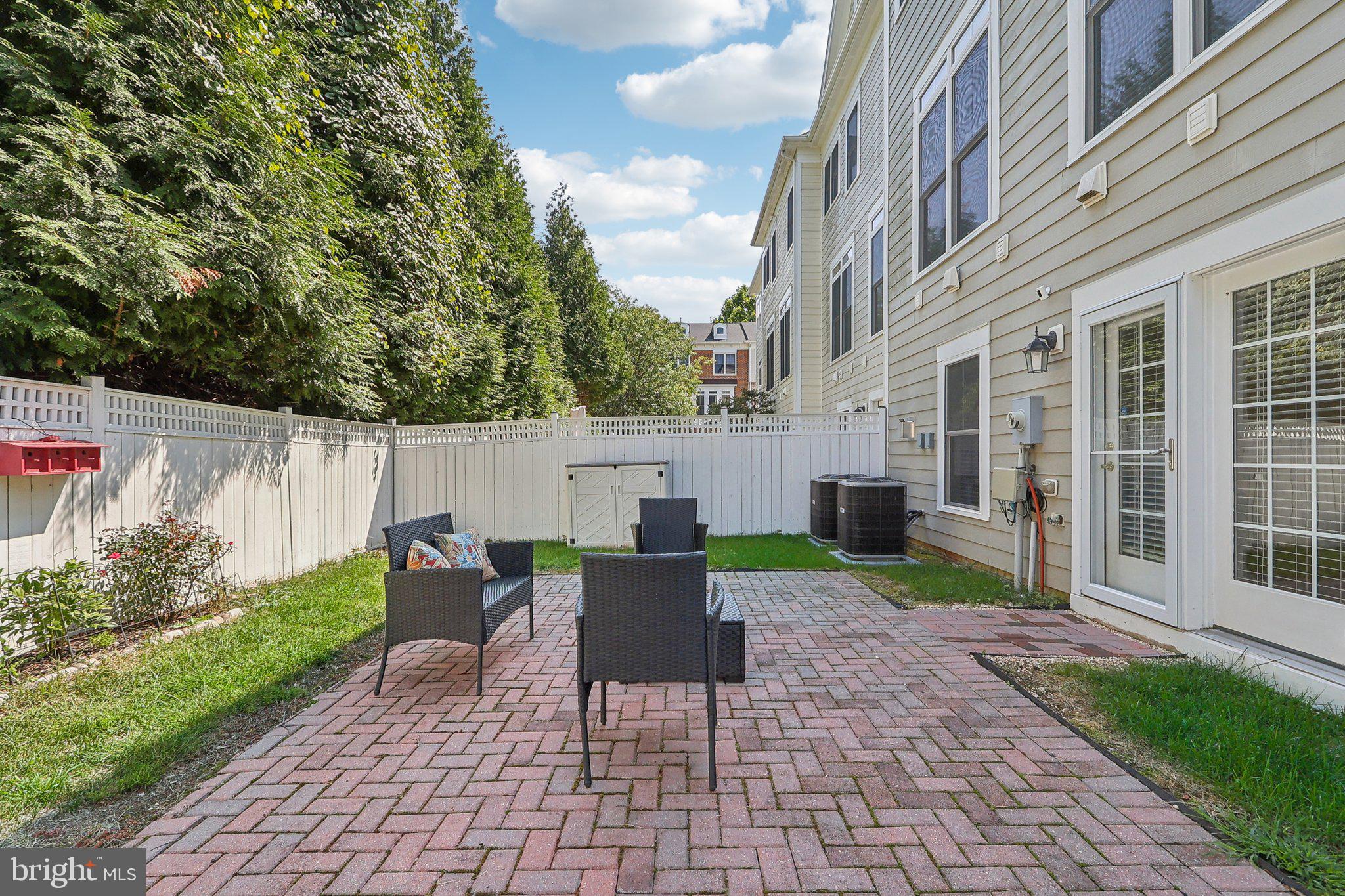 519 Hollingsworth Ter