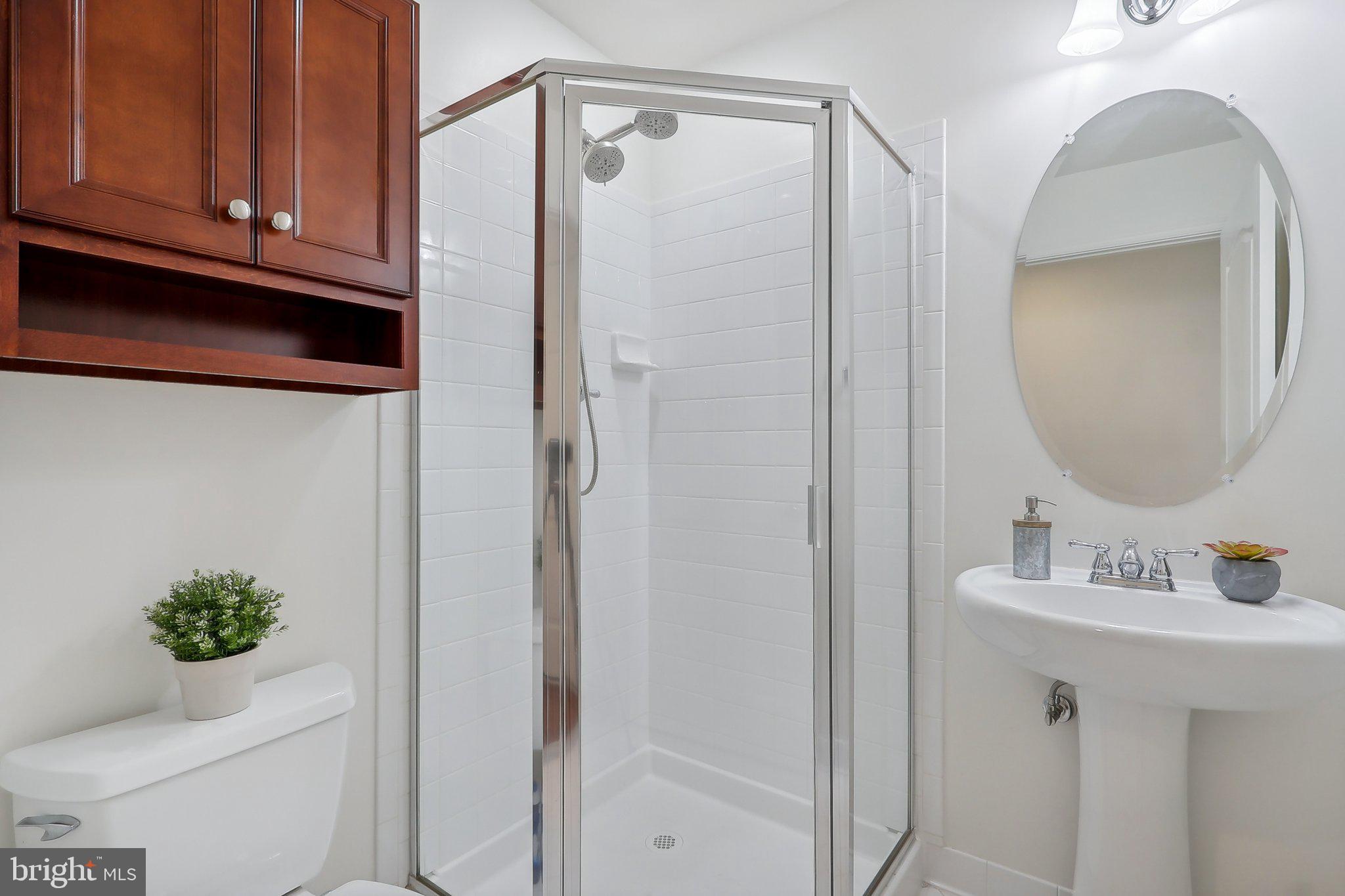 519 Hollingsworth Ter