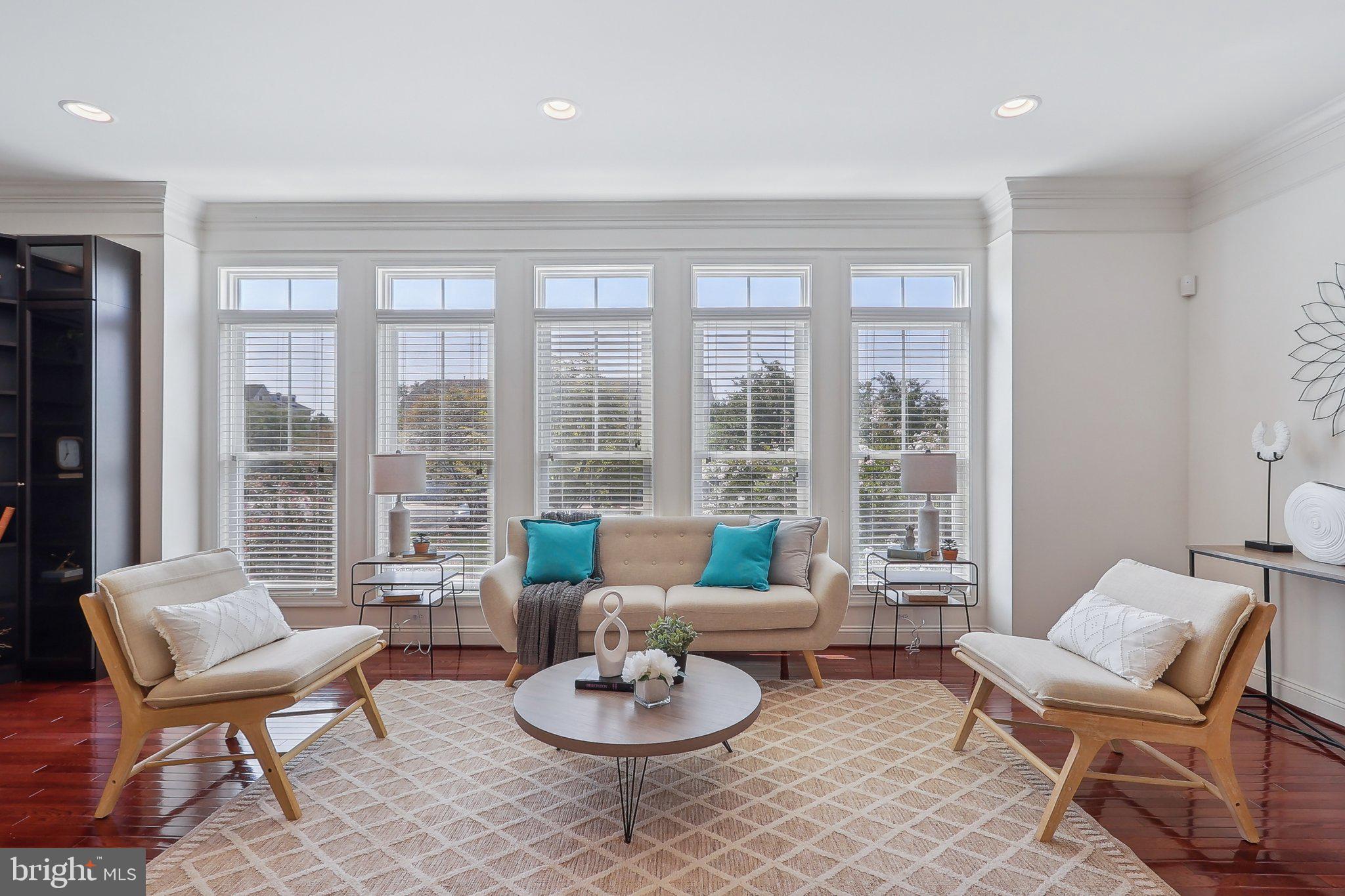 519 Hollingsworth Ter