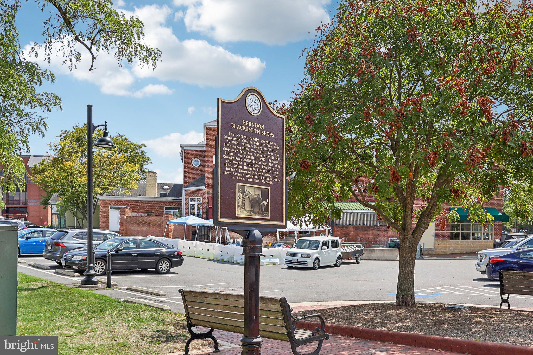 519 Hollingsworth Ter