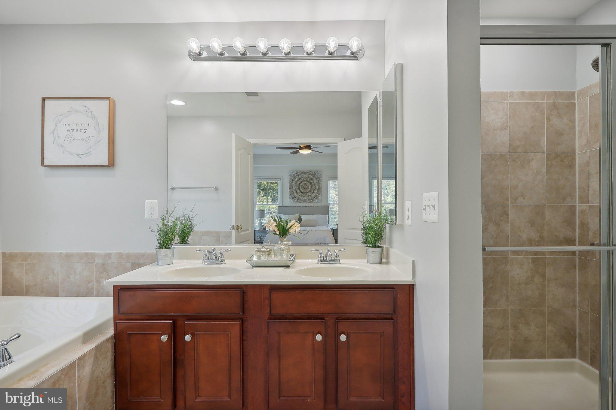 519 Hollingsworth Ter