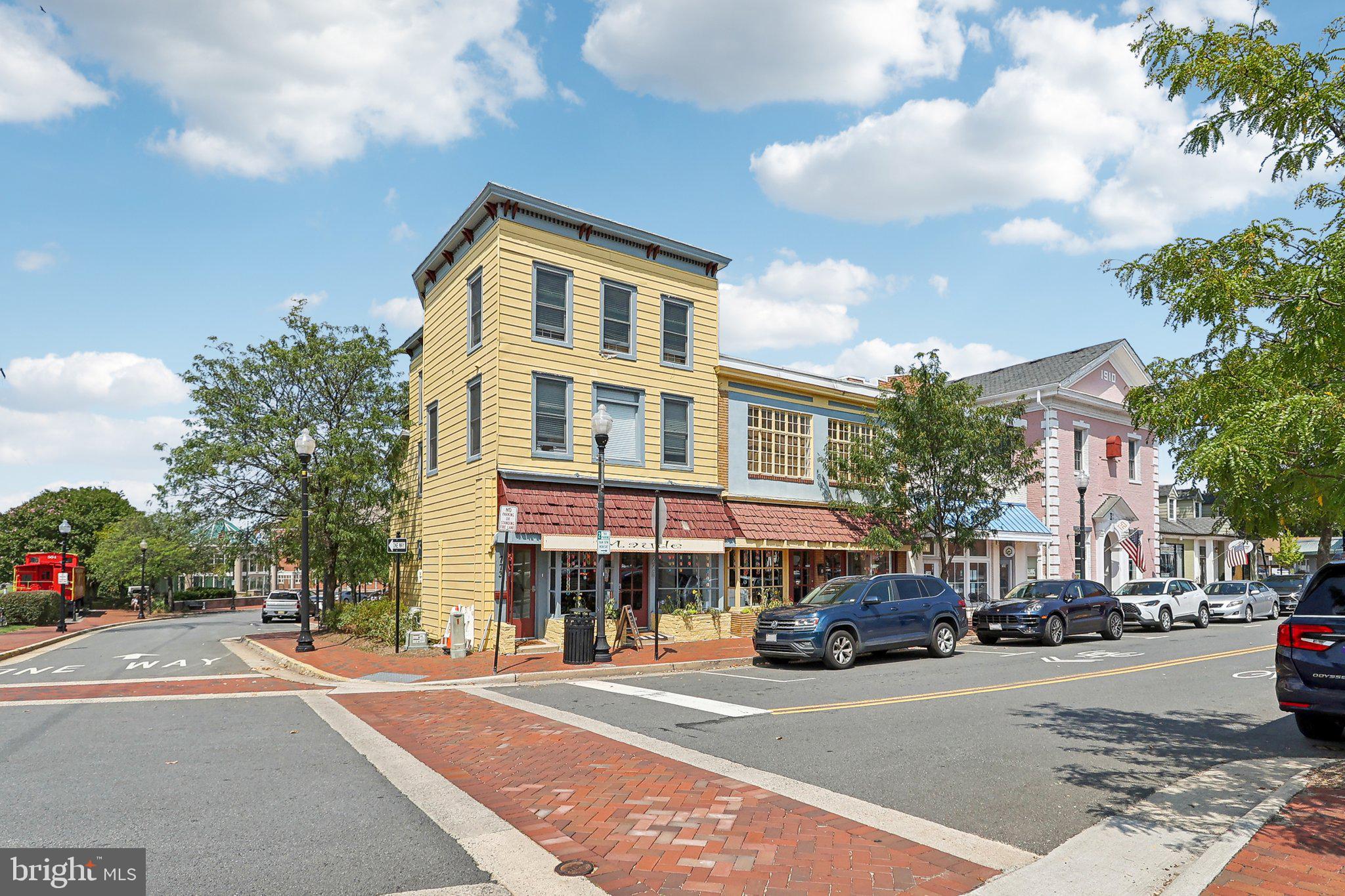 519 Hollingsworth Ter