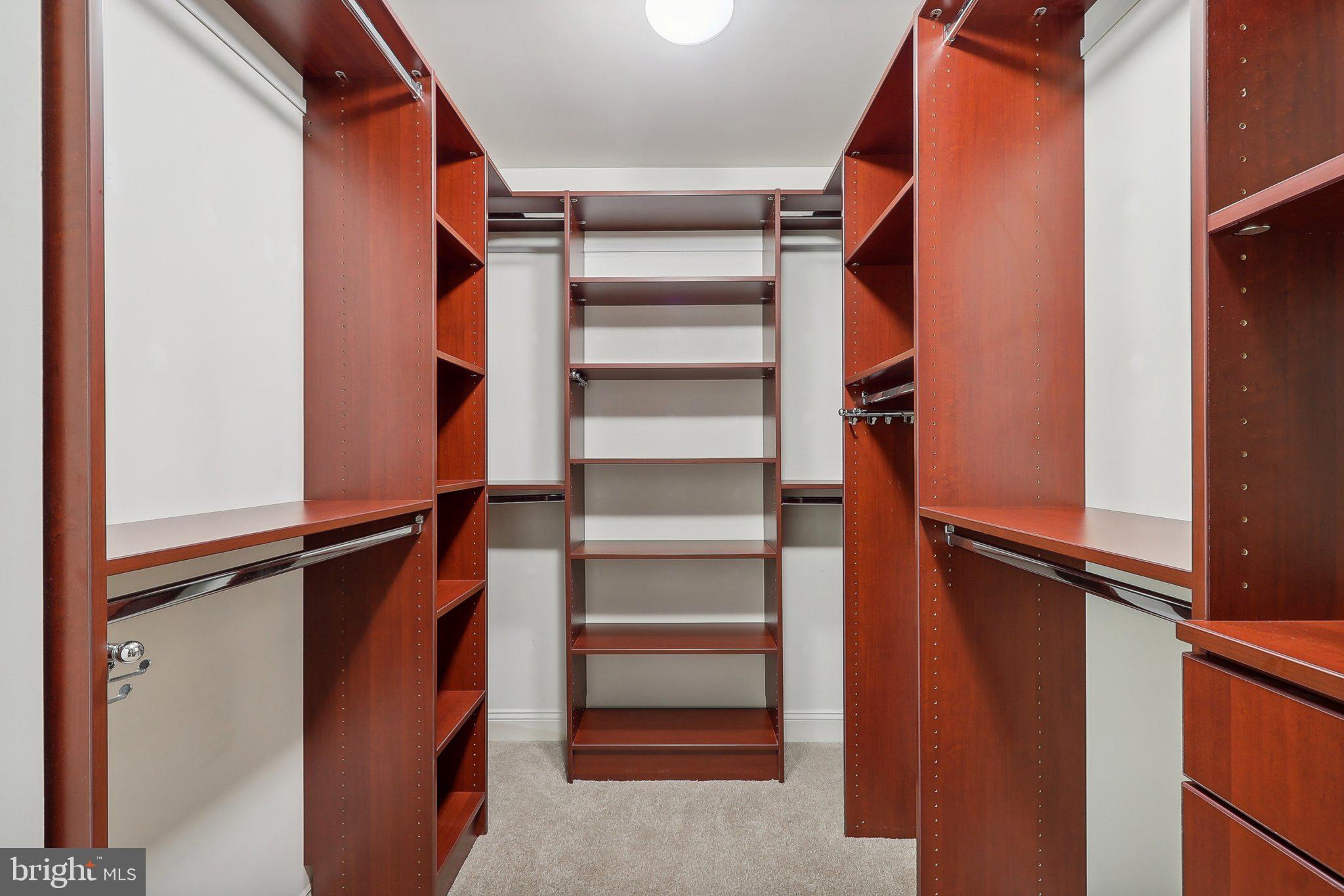 519 Hollingsworth Ter