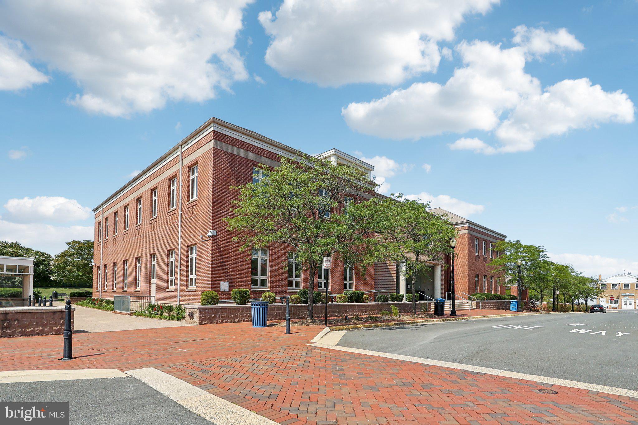 519 Hollingsworth Ter