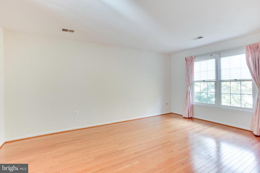 2100 ROBIN WAY CT