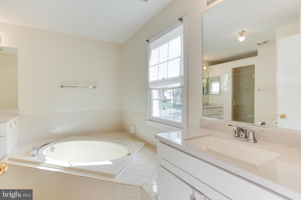 2100 ROBIN WAY CT