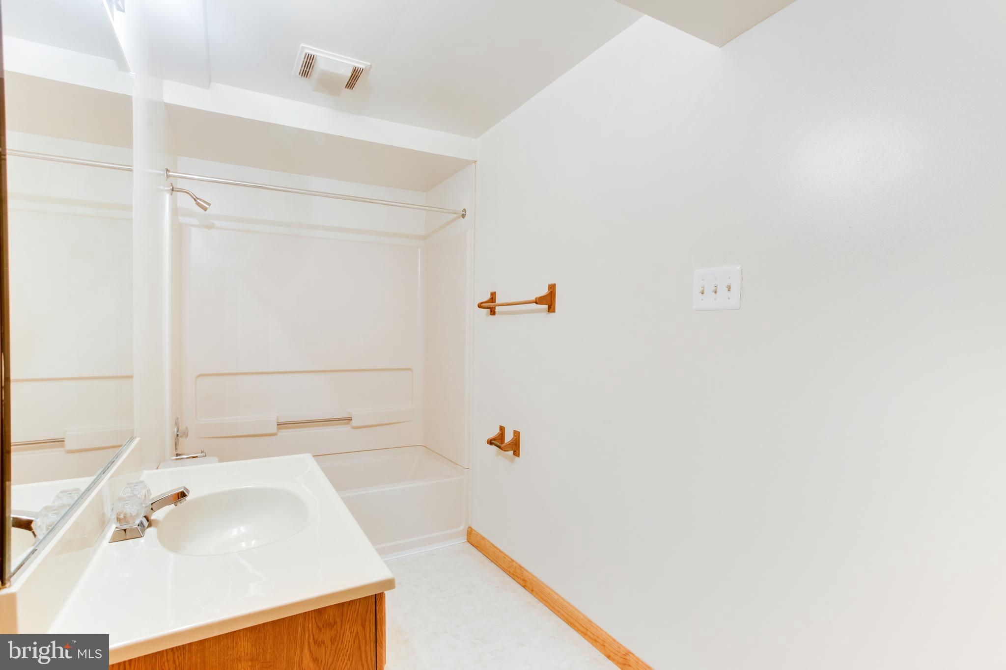 2100 ROBIN WAY CT