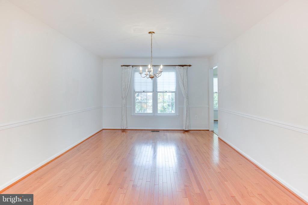2100 ROBIN WAY CT