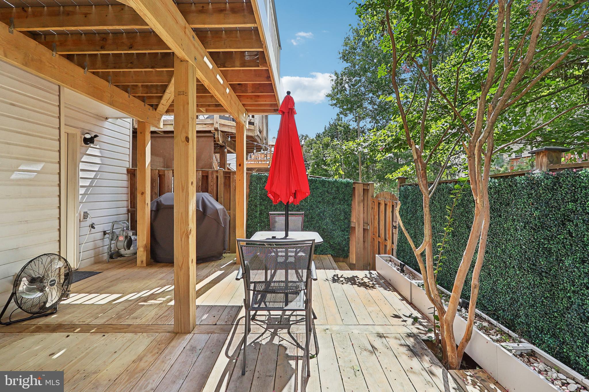 2490 Clover Field Cir