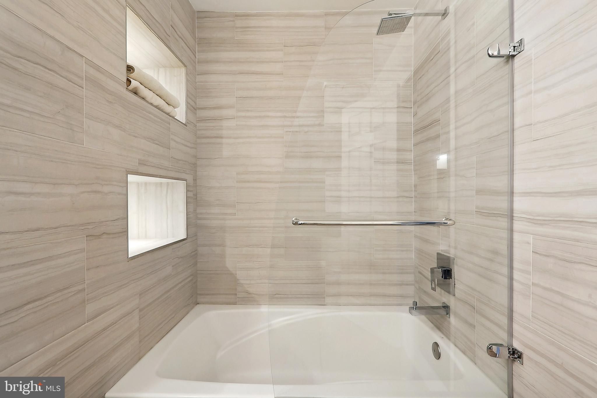 2490 Clover Field Cir