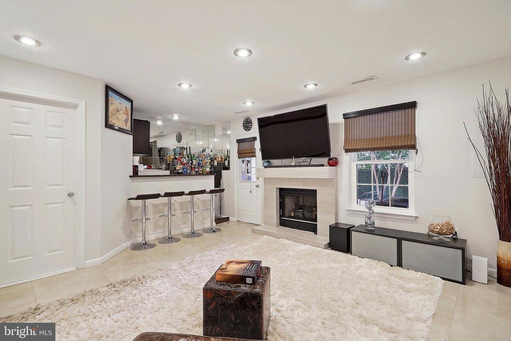 2490 Clover Field Cir