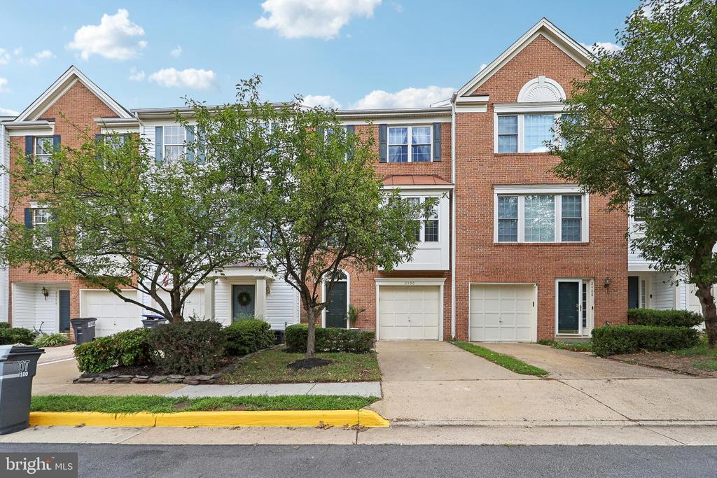 2490 Clover Field Cir