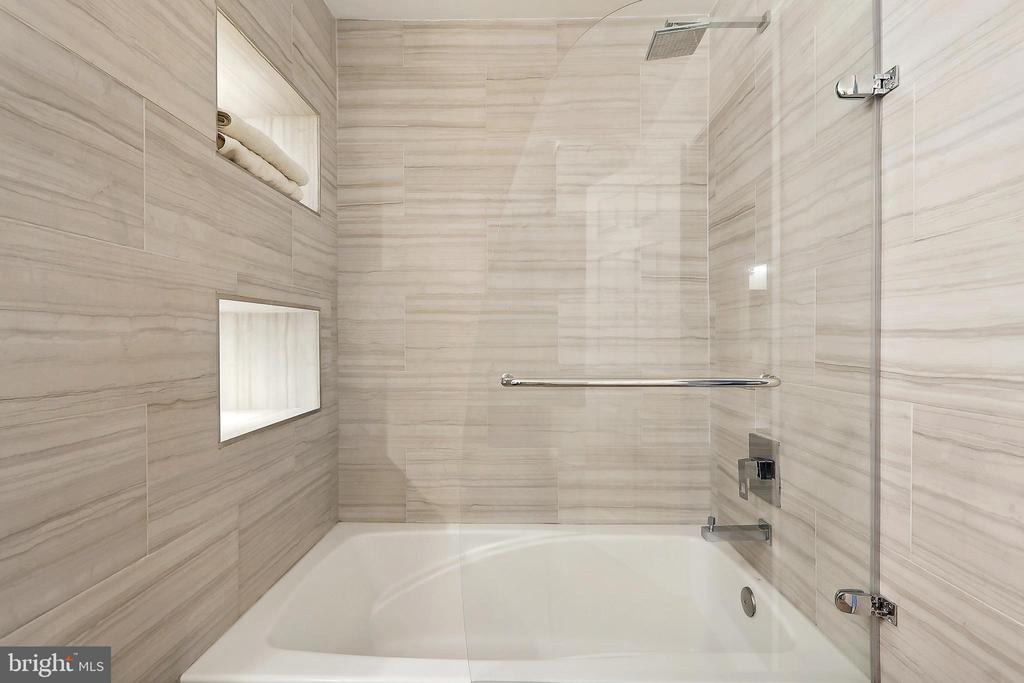 2490 Clover Field Cir
