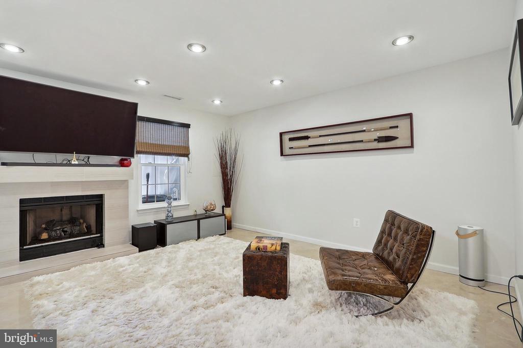 2490 Clover Field Cir
