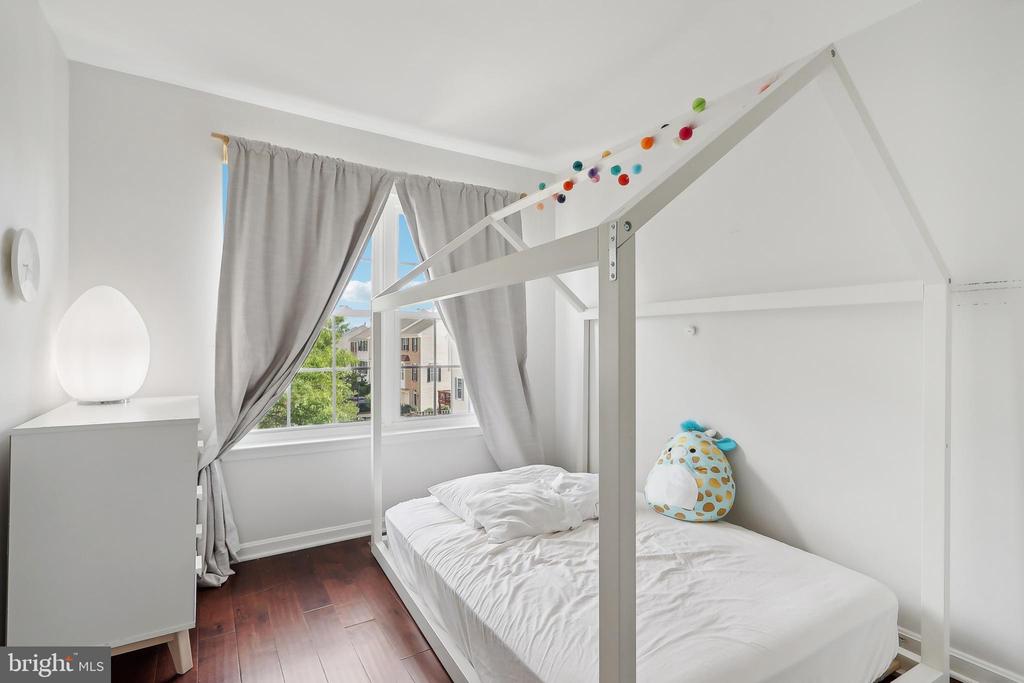 2490 Clover Field Cir