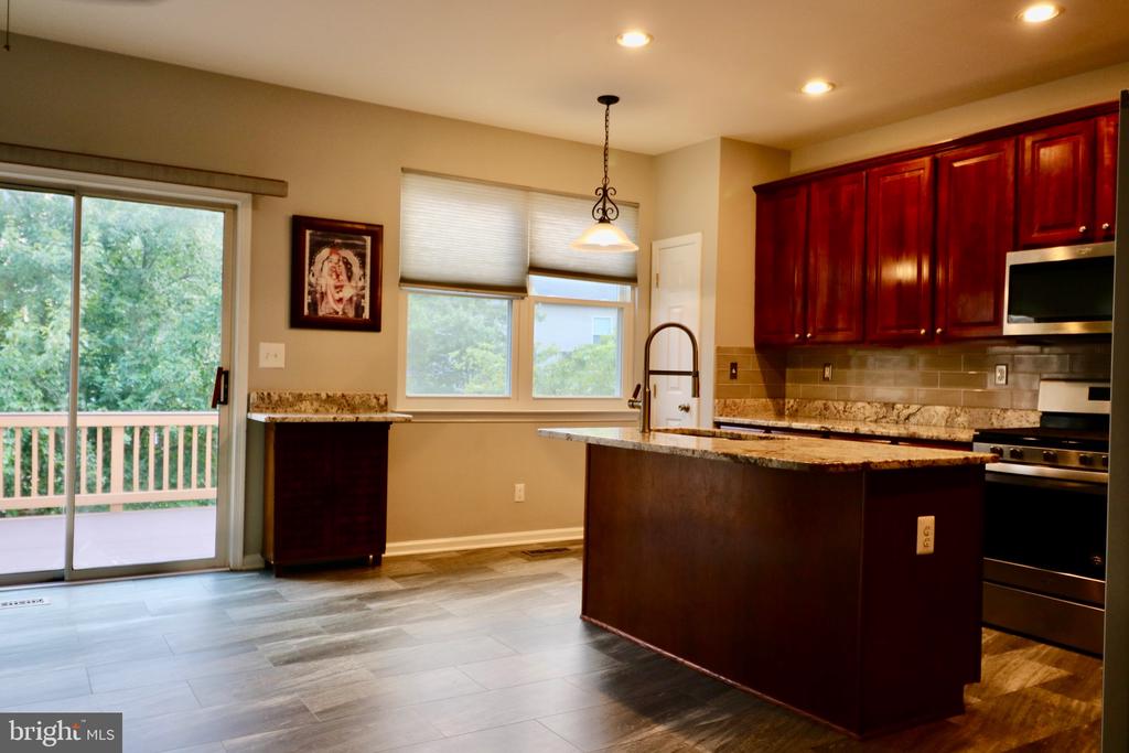2551 JAMES MADISON CIR
