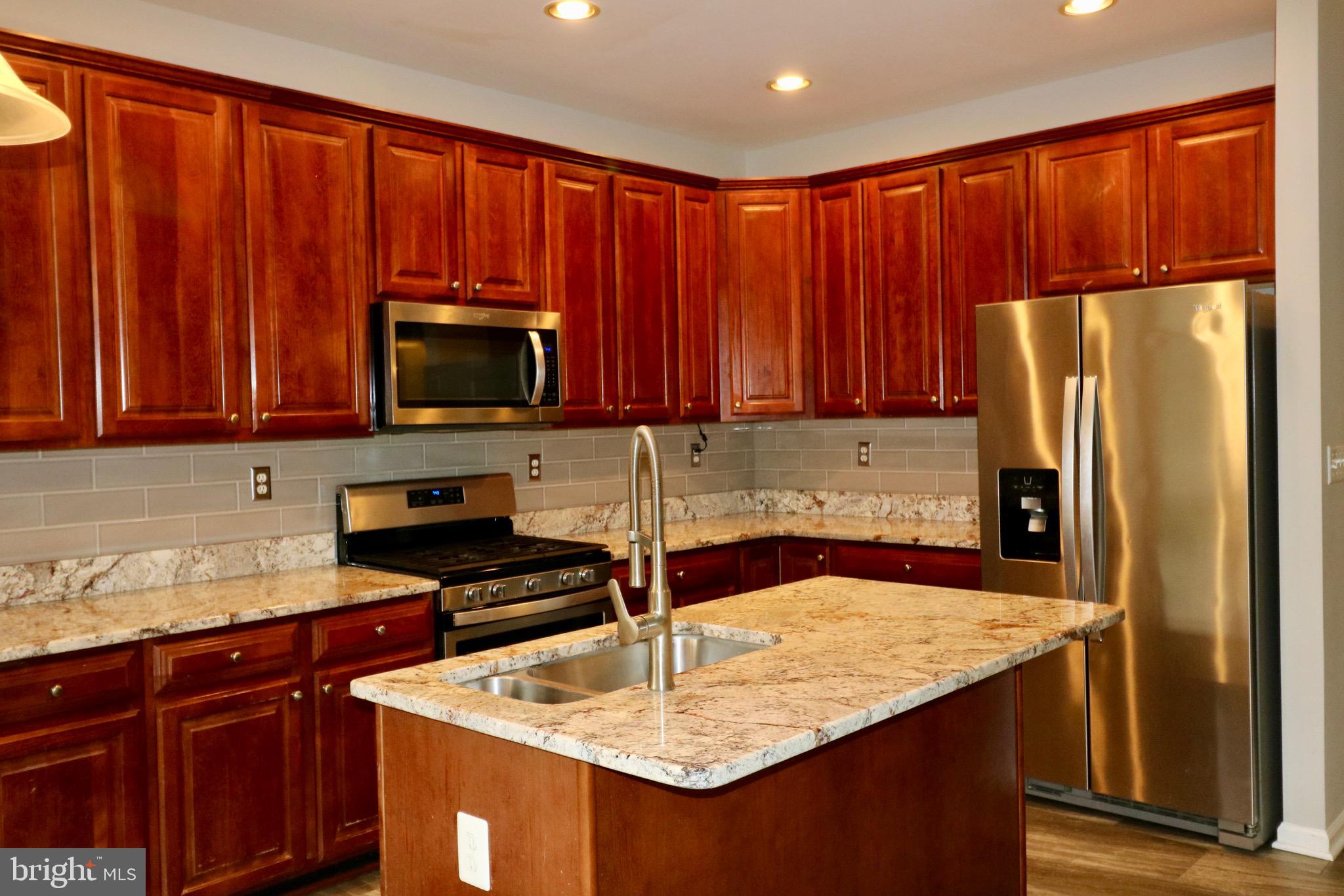 2551 JAMES MADISON CIR