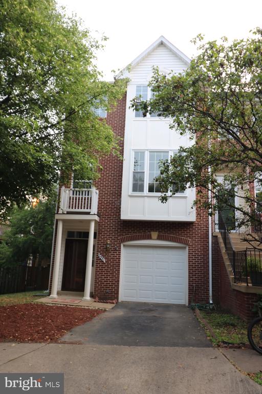 2551 JAMES MADISON CIR