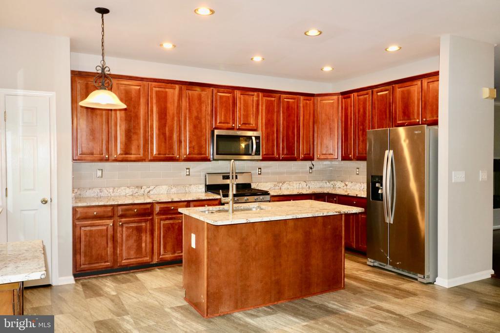 2551 JAMES MADISON CIR