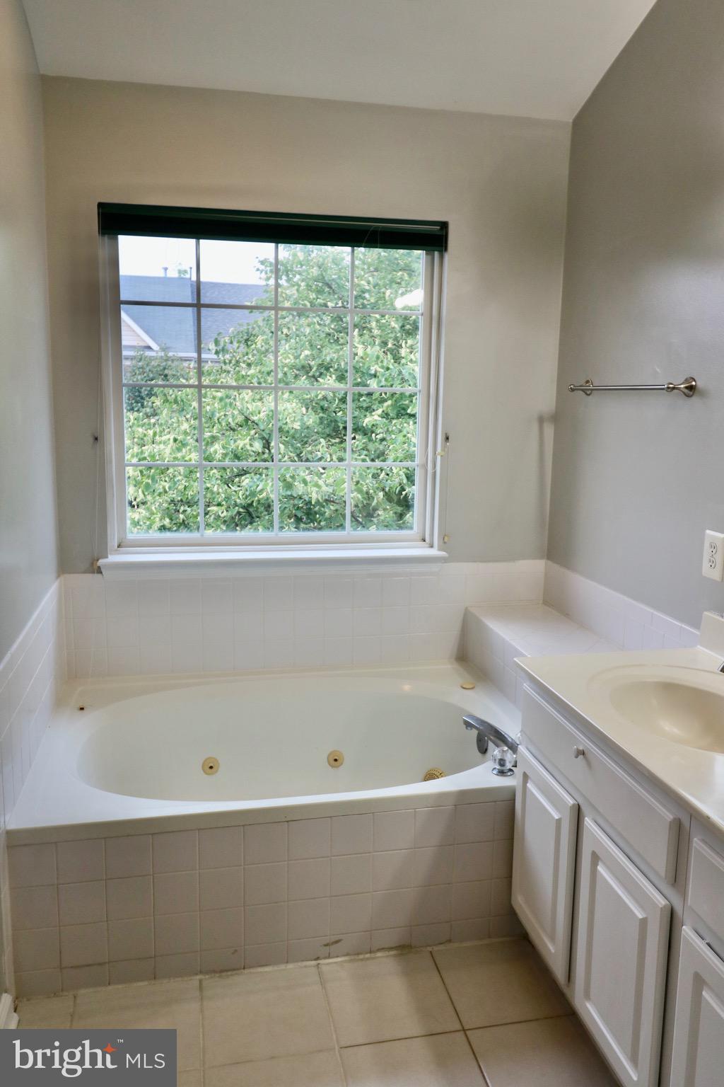 2551 JAMES MADISON CIR