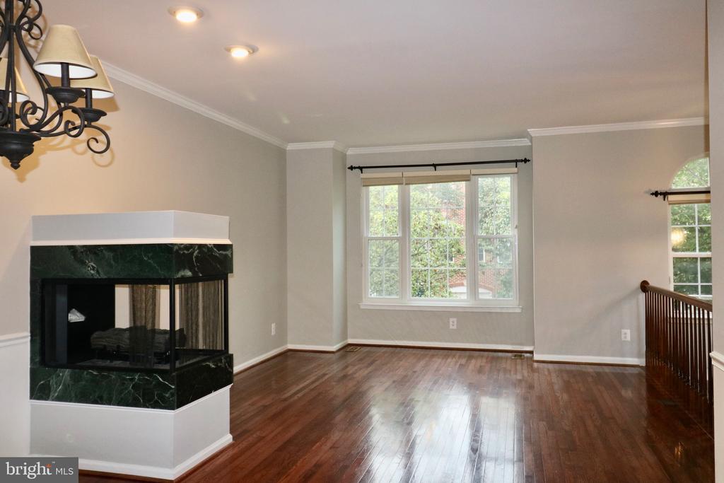 2551 JAMES MADISON CIR