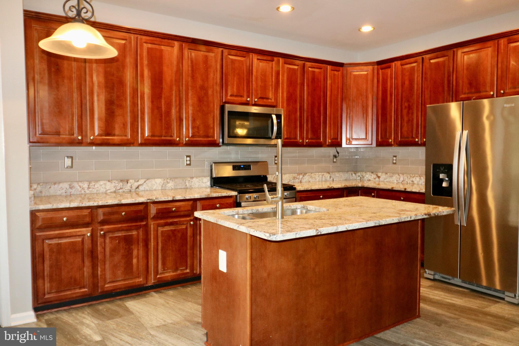 2551 JAMES MADISON CIR