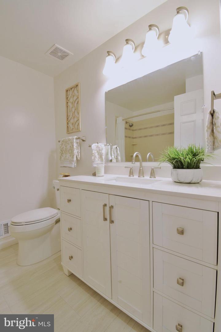9105 Wax Myrtle Ct