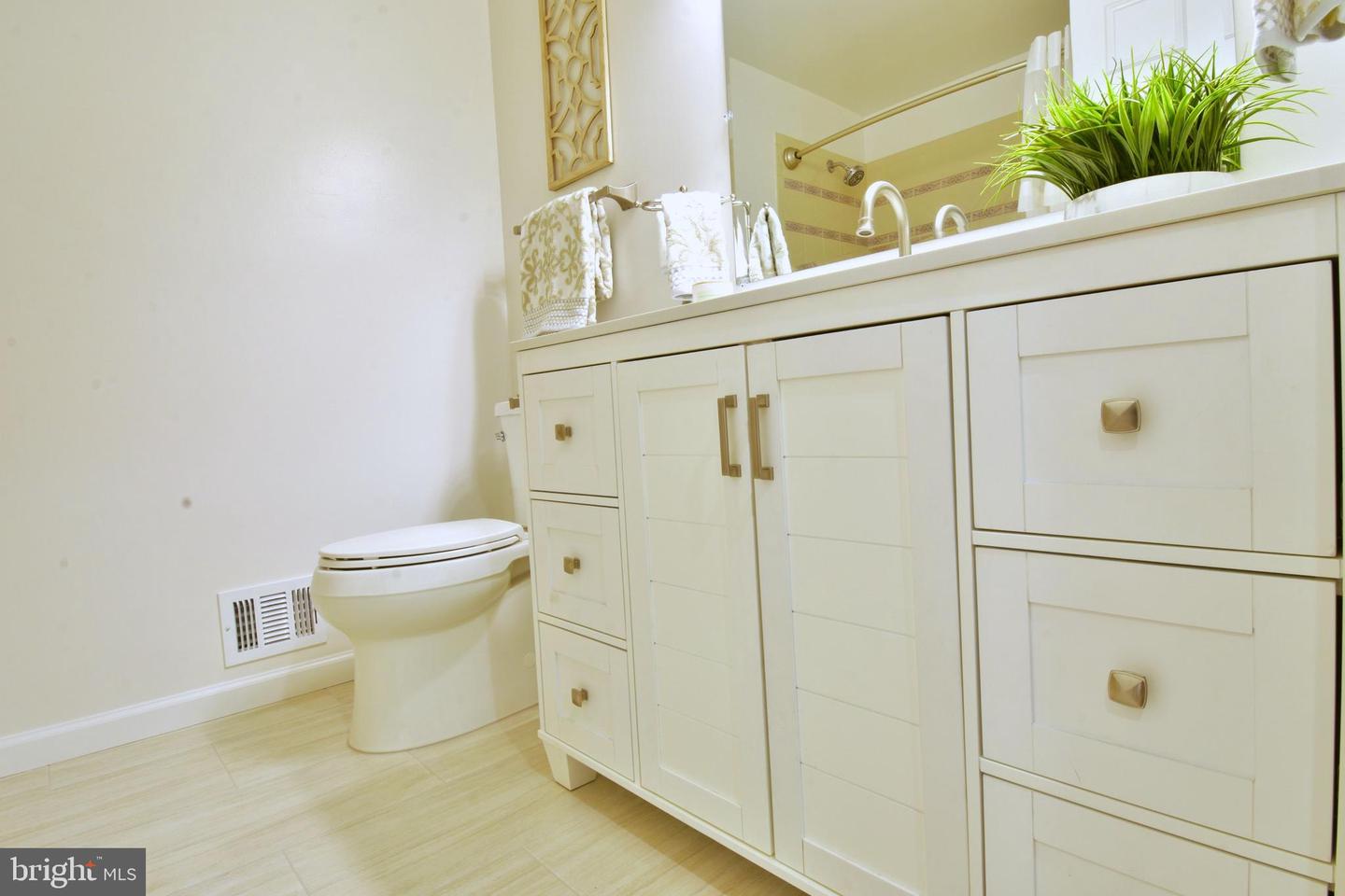 9105 Wax Myrtle Ct
