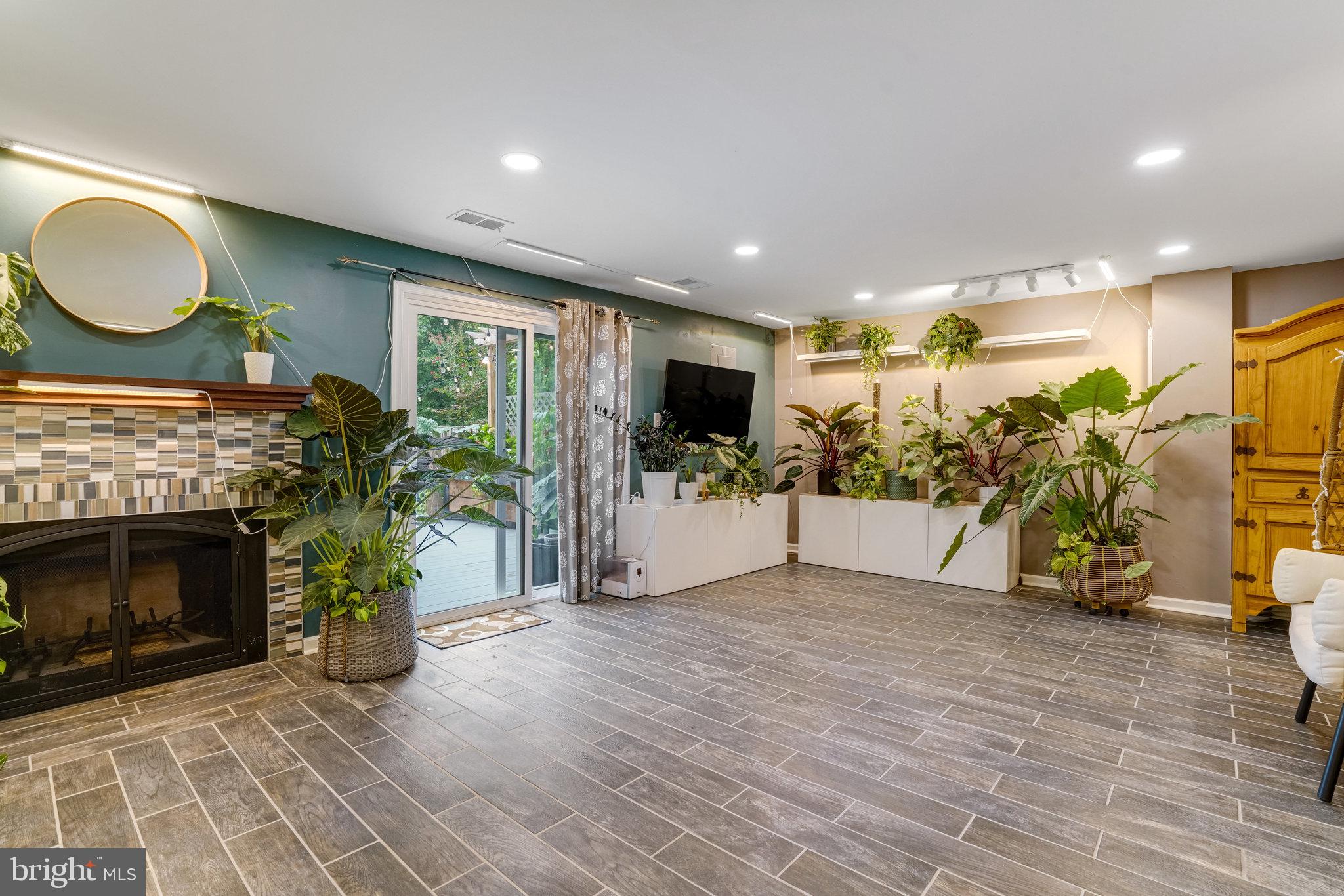 5406 Riverboat Way