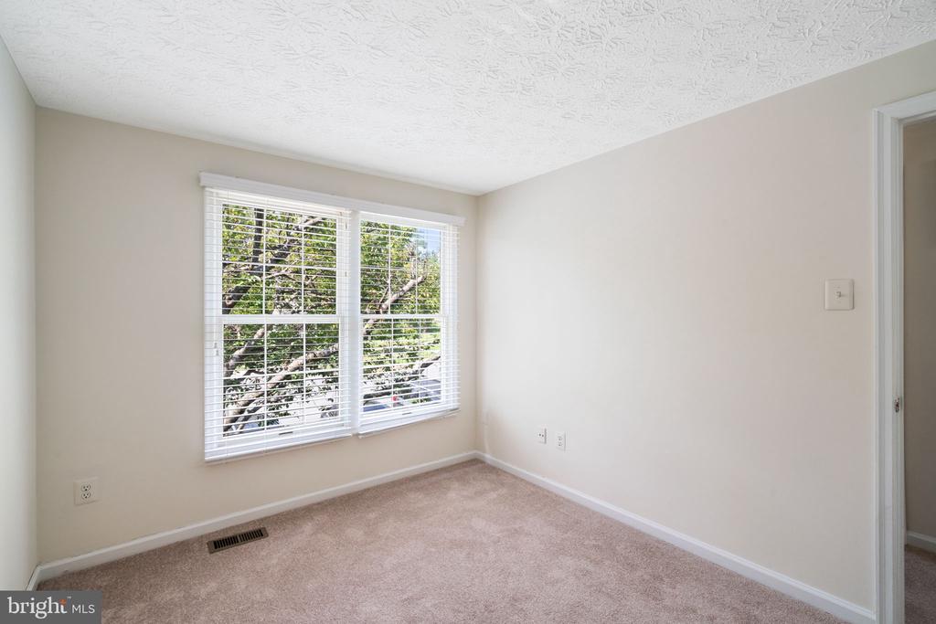 1528 POPLAR GROVE DR