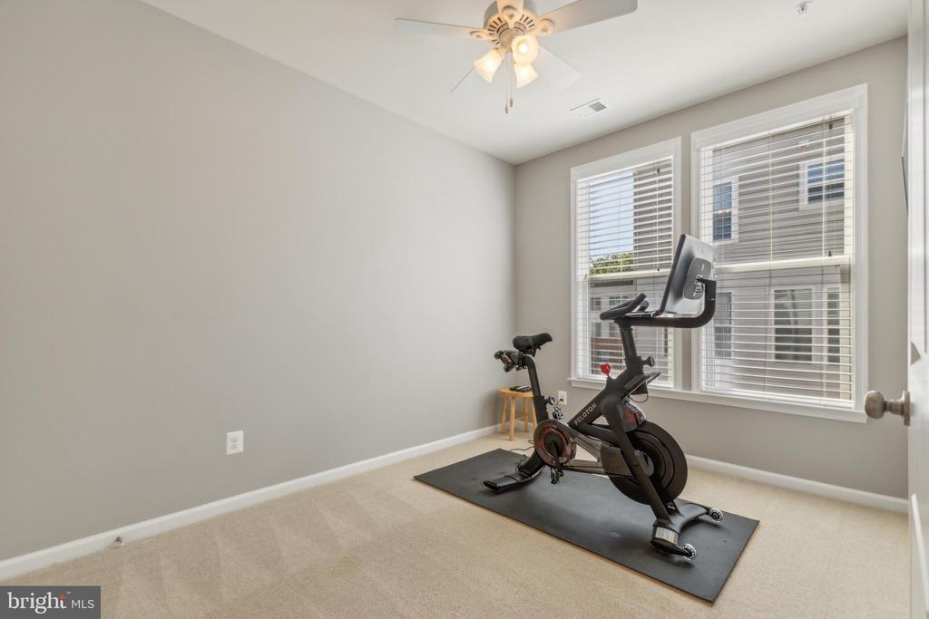 4838 Garden View Ln