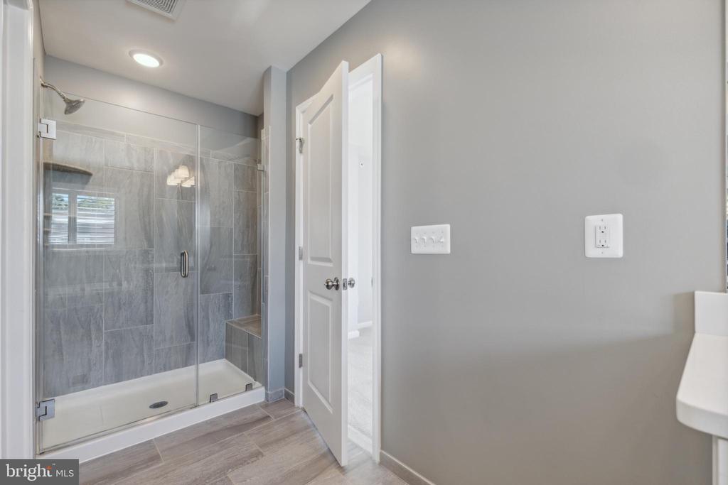 4838 Garden View Ln