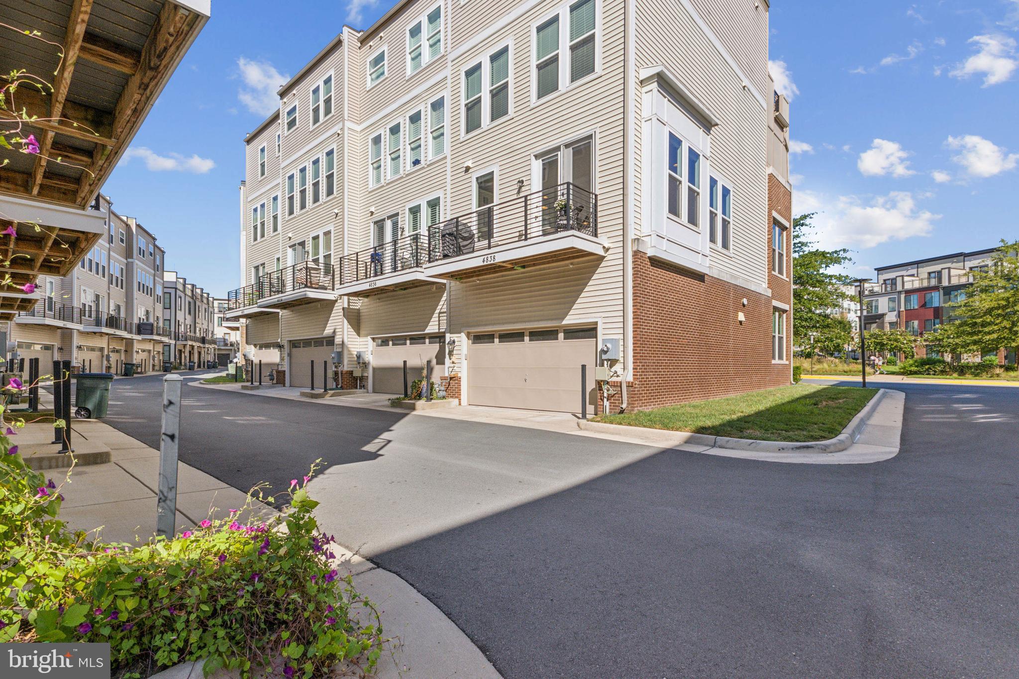 4838 Garden View Ln