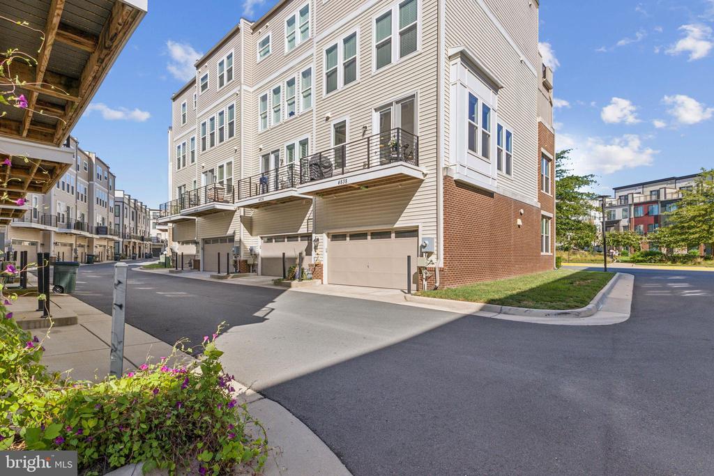 4838 Garden View Ln