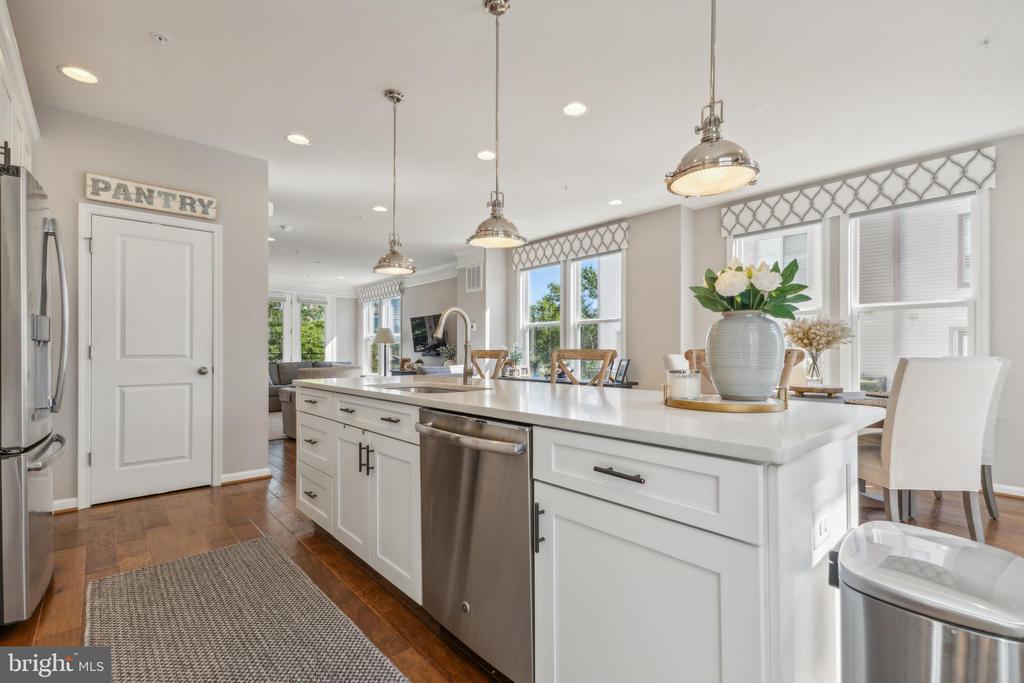 4838 Garden View Ln