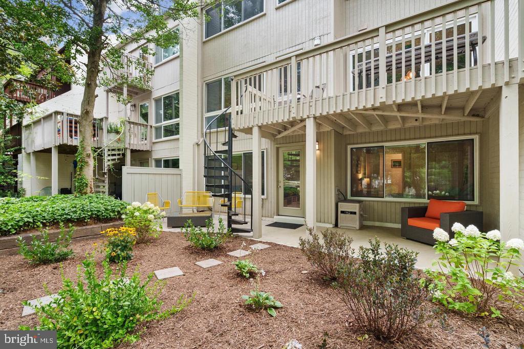 1676 MOORINGS DRIVE